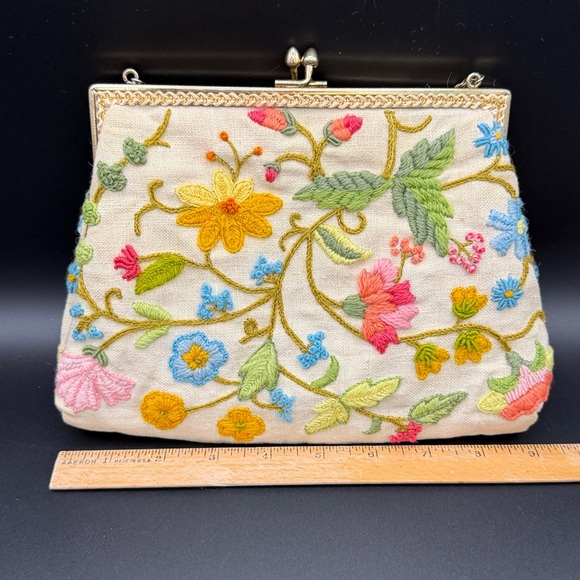 Floral Embroidered Clutch - Picture 8 of 9